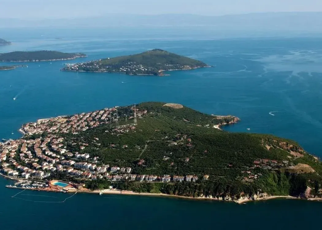 Heybeliada Island Roundtrip Boat Ticket with Audio Guide