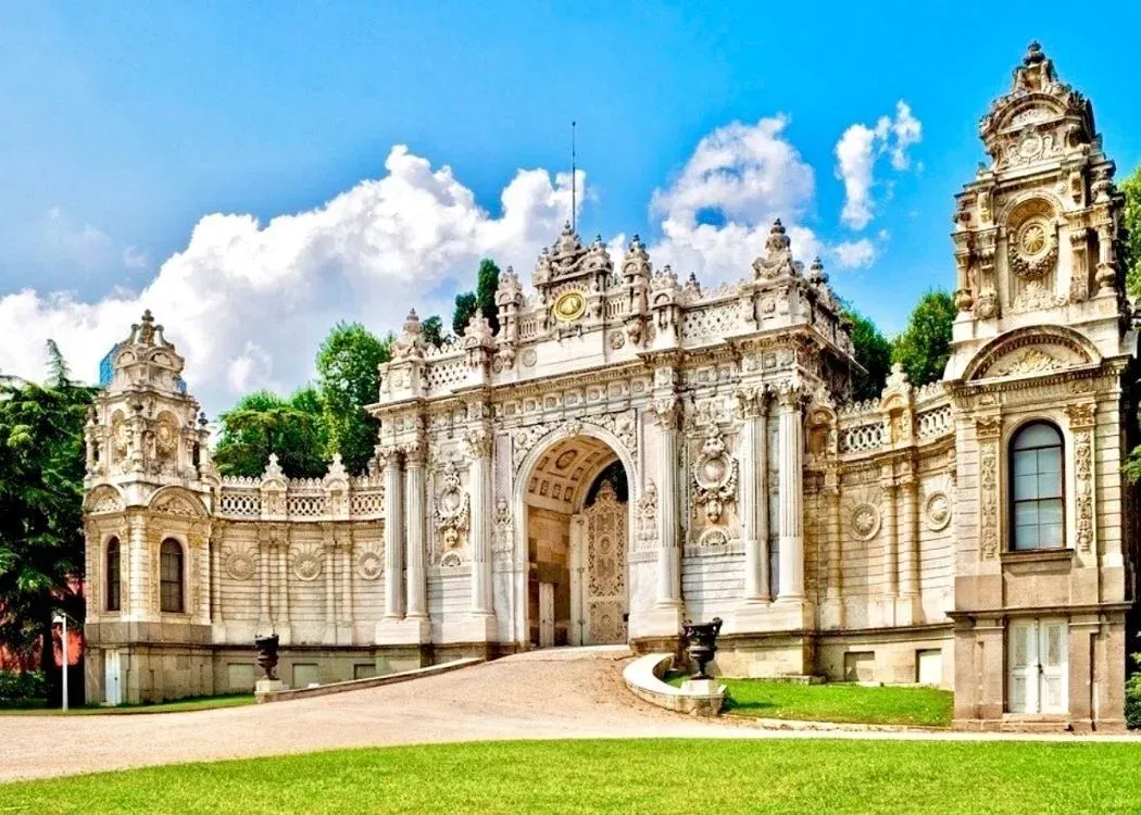 Dolmabahce Palace Museum Skip-the-Ticket-Line Entry with Audio Guide