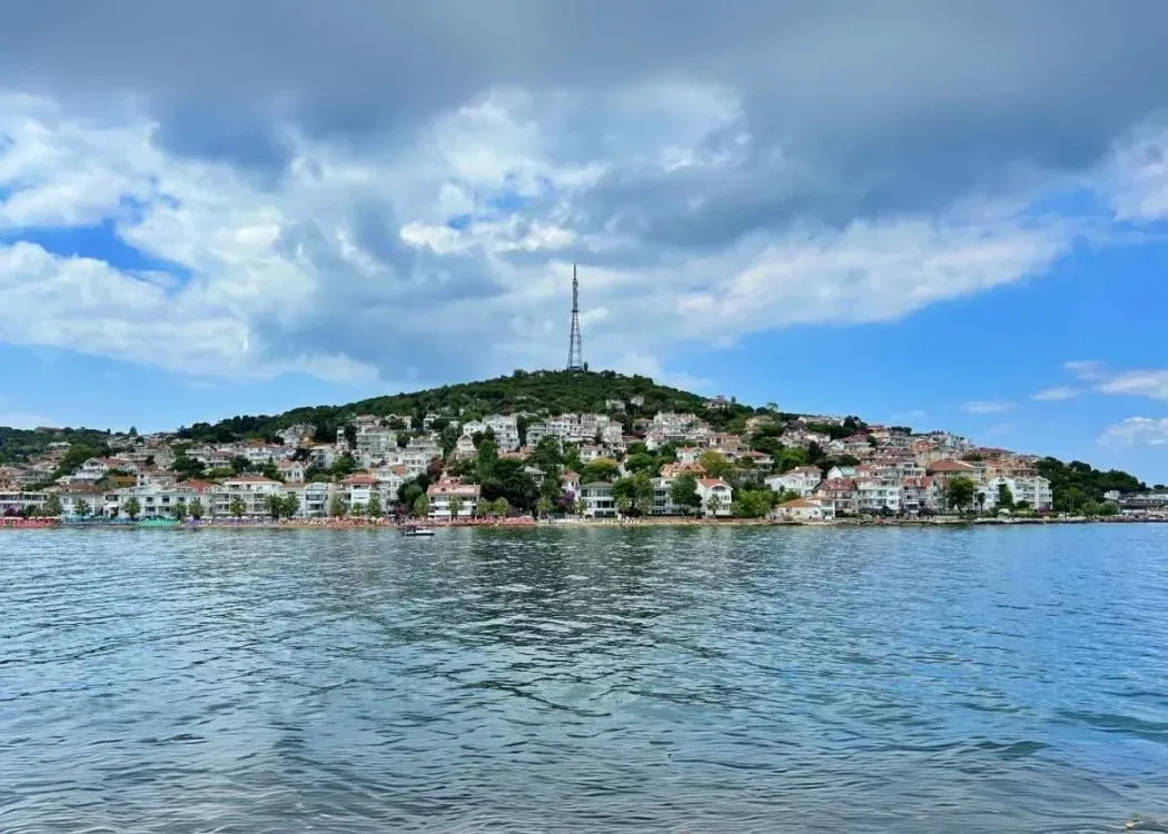 Kinaliada Island Walking Tour with Audio Guide